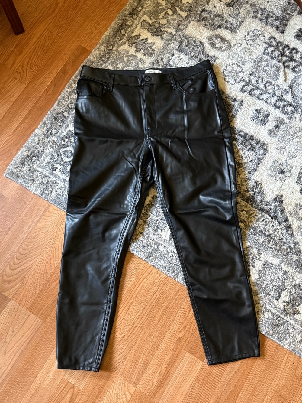 Never Worn Abercrombie & Fitch Faux Leather Pants 💞
